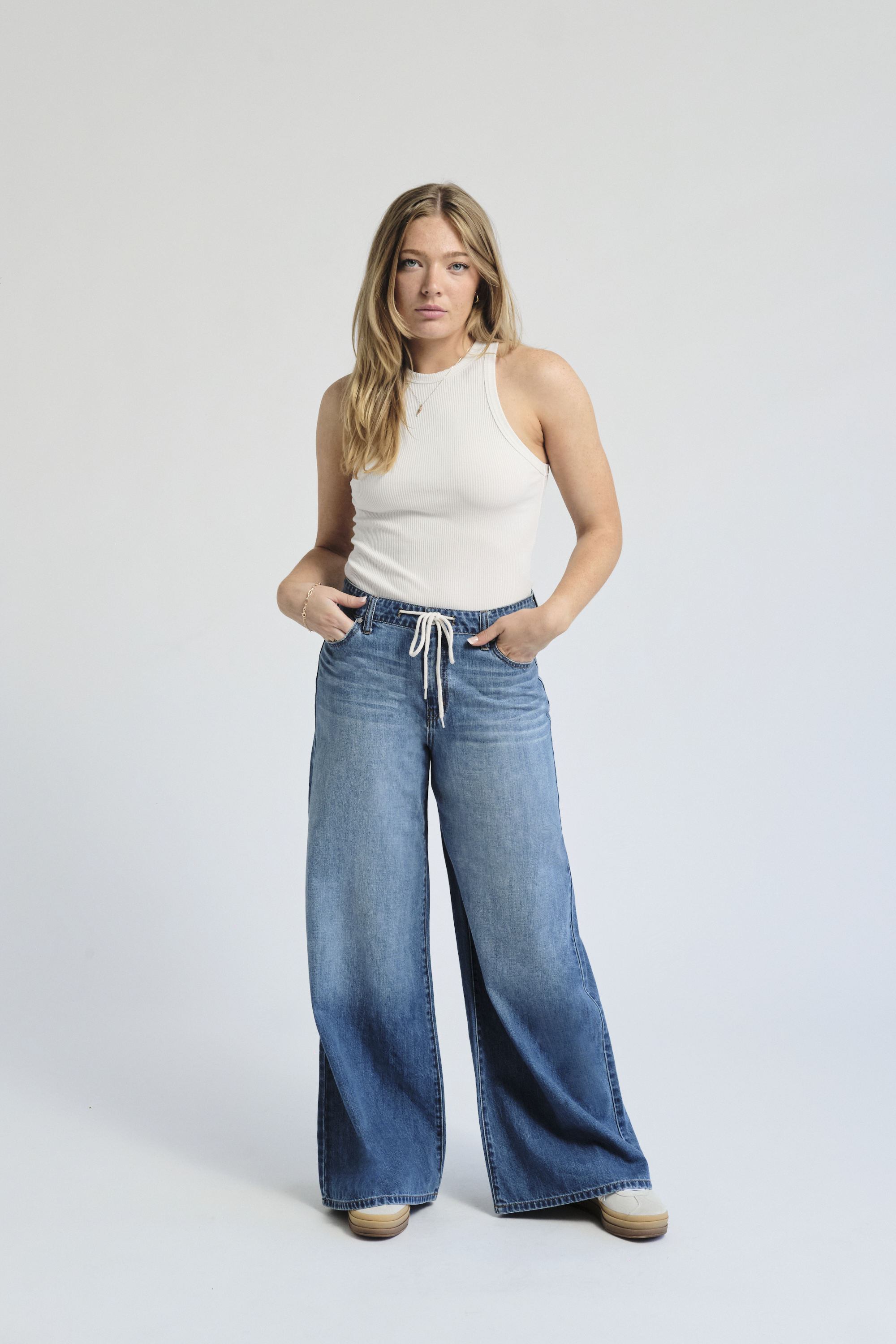 Introducing our newest wide leg jean to the 1822 Denim collection. Meet Yonkers, our Baggy Wide Leg Silhouette in a new medium blue wash with slight fading!