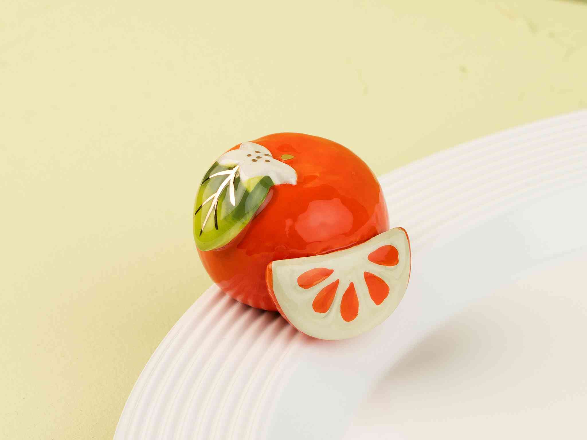 zesty and blooming! the “cutie pie” mini adds citrus-inspired charm and cheerful color to your table all year long. we think you’ll love this little cutie.