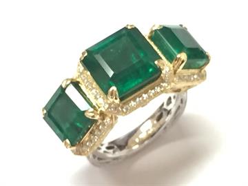 Natural emerald and diamond ring