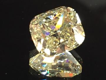 Fancy yellow diamond