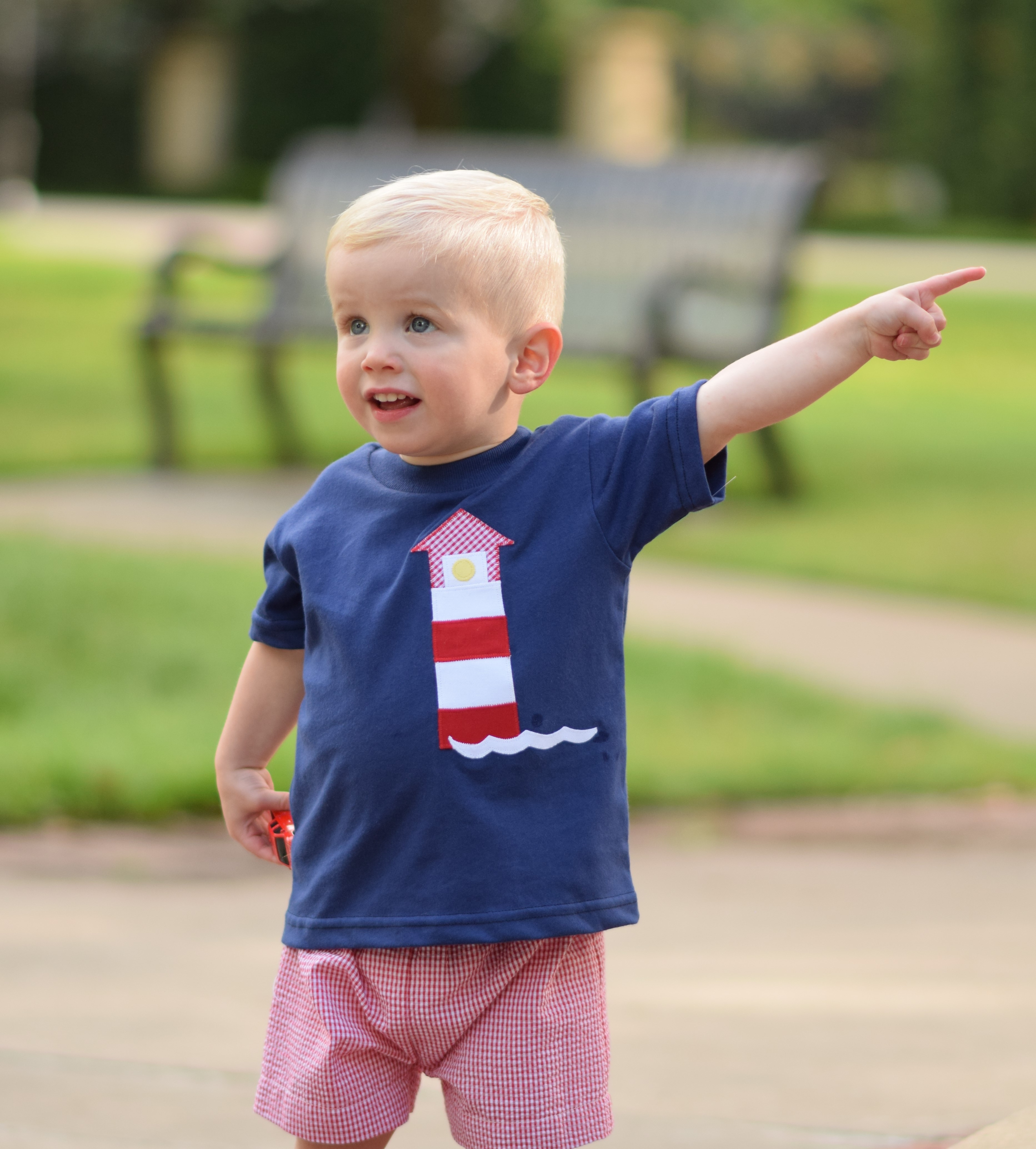LIGHTHOUSE APPLIQUE  NAVY TEE WITH RED SEERSUCKER PULL ON SHORTS