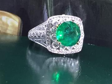 Natural emerald and diamond ring