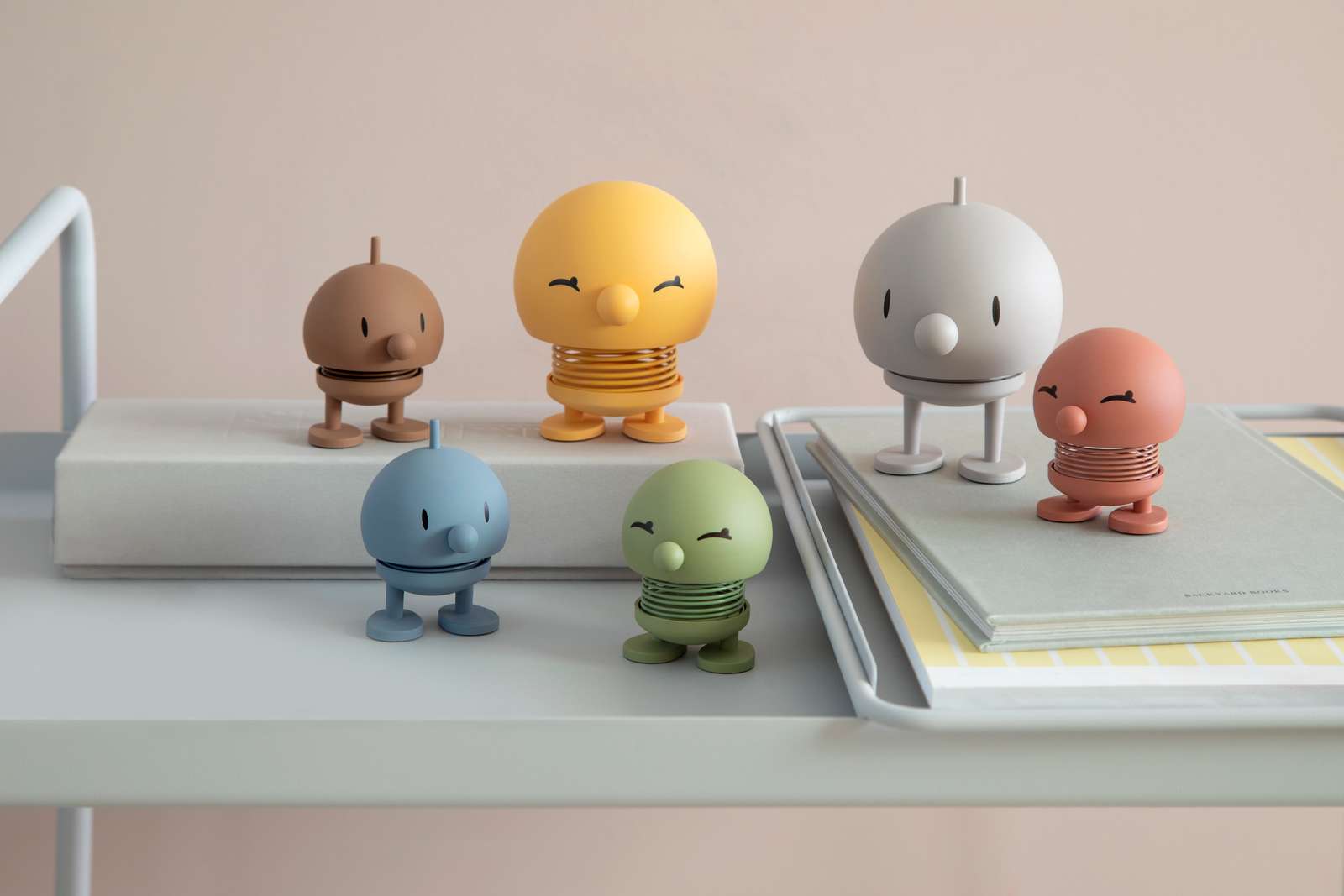  The soft version of the Hoptimist is the essence of smiles, optimism and good humour, and with its soft, matte colours and round, harmonious silhouette. 