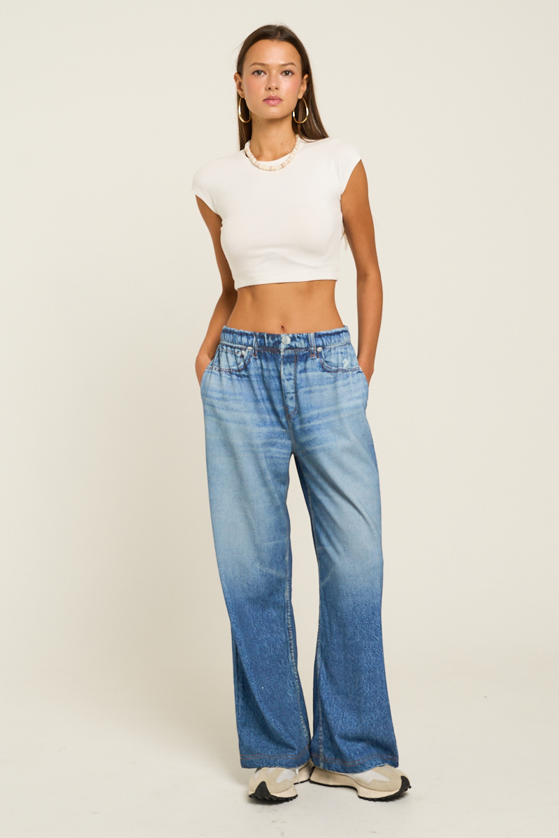 Combine the comfy feel of loungewear with a modern 3D print design. The dimensional pattern of these pants adds depth and visual interest, while the relaxed fit make them easy to wear all day.  P2666