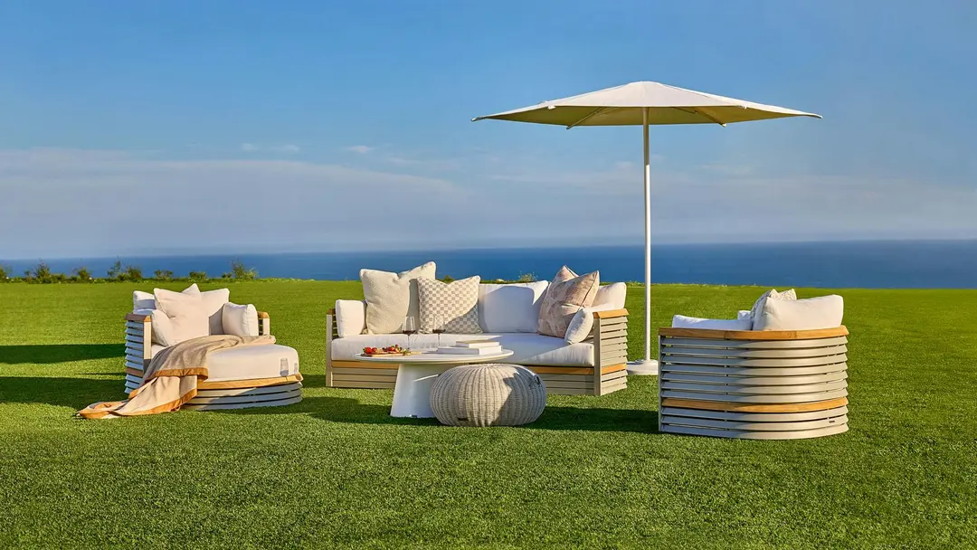 The Solenne collection makes a bold, refined statement in any setting with its signature parallel slats inspired by sun-filtering screens and modernist facades.