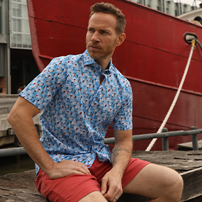 This nostalgic piece is a must-have for collectors of cocktail shirts and with its breathability and comfort, you will want to wear this every day.