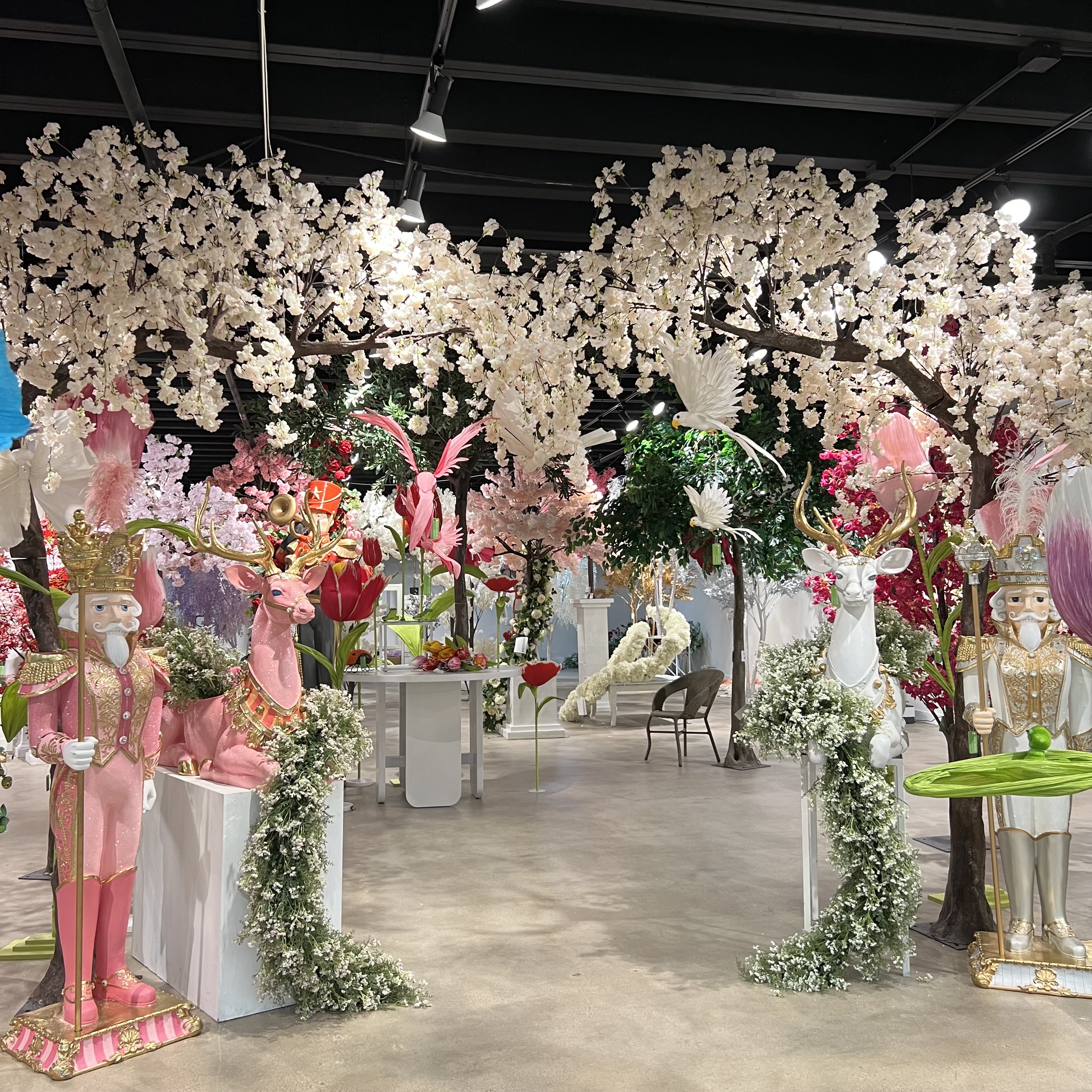 Modular blossom trees in assorted types and colors for every occasions