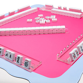 Tara Wilson Designs offers luxuriously thick acrylic home décor that effortlessly coordinate in any home to brighten rooms and spark conversation.