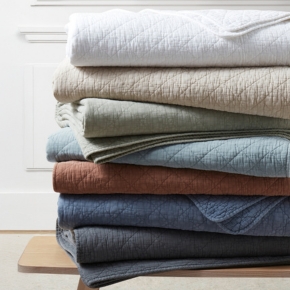 Experience casual luxury with our Stonewashed Cotton Gauze Quilt.