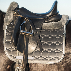 E.A.Mattes Square Pad on model