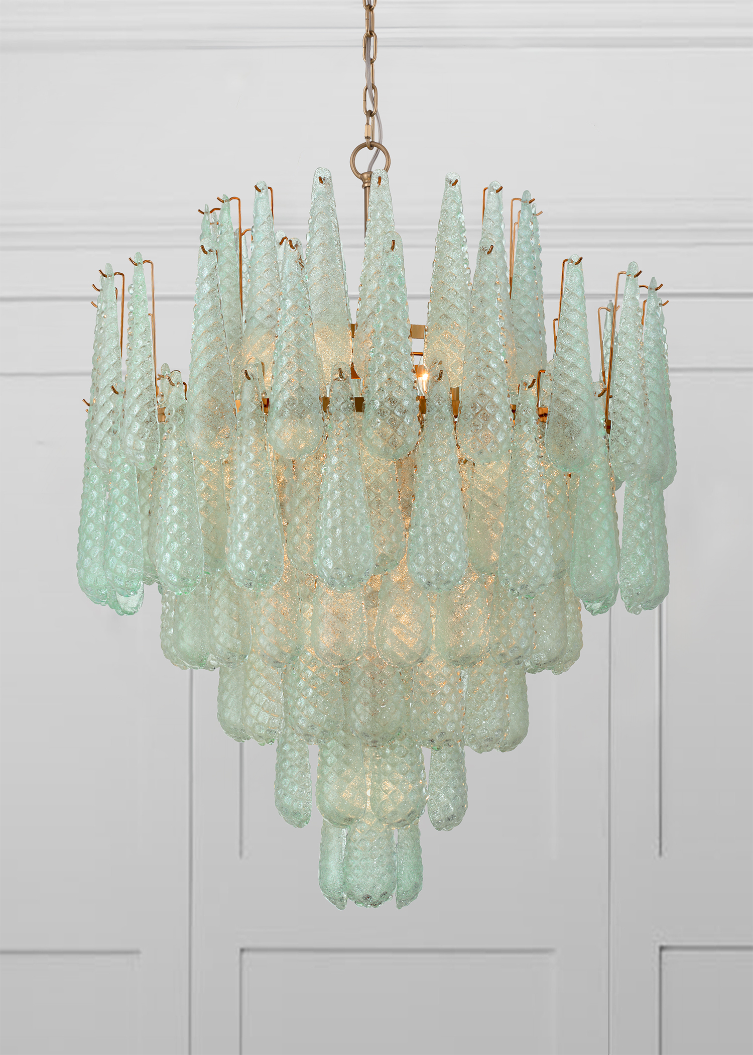 Ollie 21 Light Chandelier has an Aged Brass metal finish is treated to look aged and have a rich hue. This shade adds a luxurious touch to any room and is perfect for modern and contemporary settings.