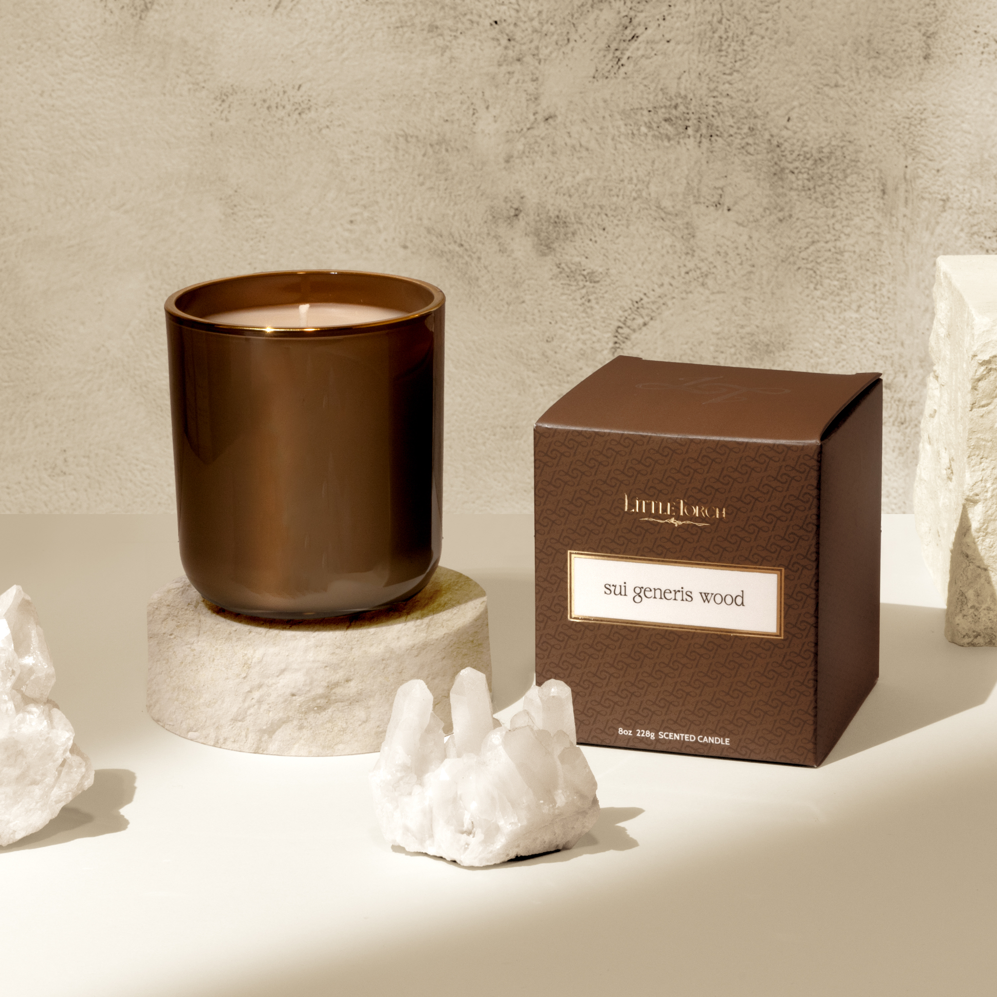 Sui Generis Wood is a woody, smoky fragrance that will bring warmth and coziness to even the most unsightly of days. Let’s unwind and have ourselves a cabin retreat.