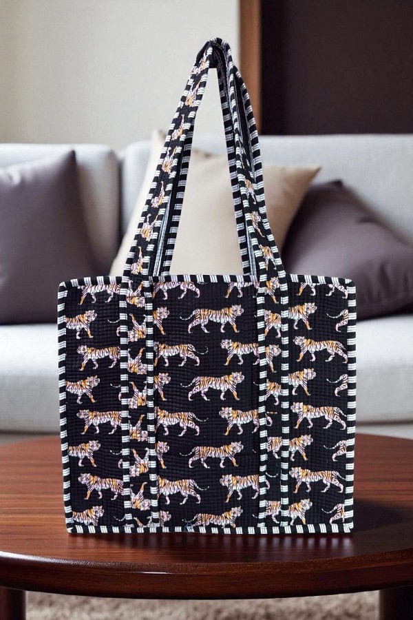 Tiger print cotton tote bag. Zipper closure