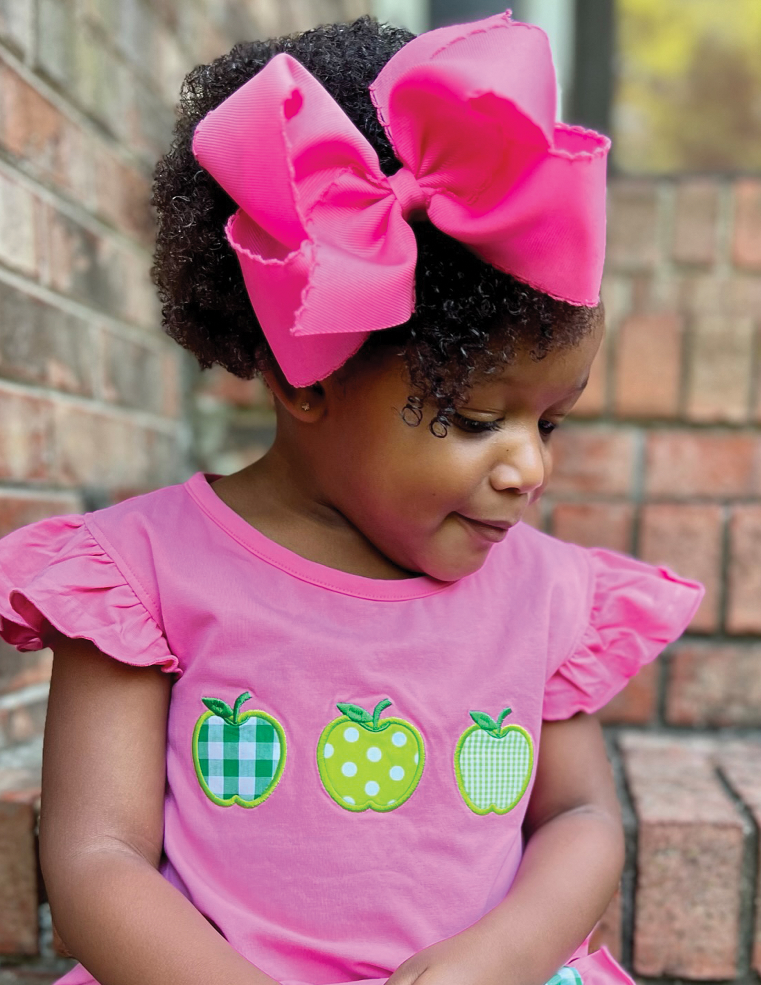 King Matching Moonstitch Bow in Hot Pink