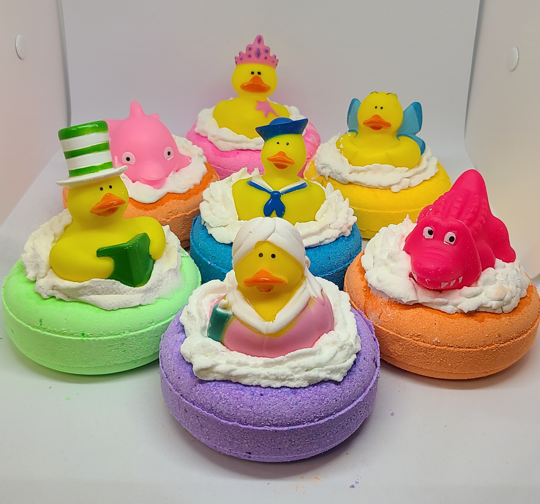 Variety of themes: sport, boy/girl, Christmas, Easter, dinosaurs, mermaids, etc.