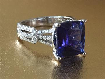 Tanzanite and diamond ring