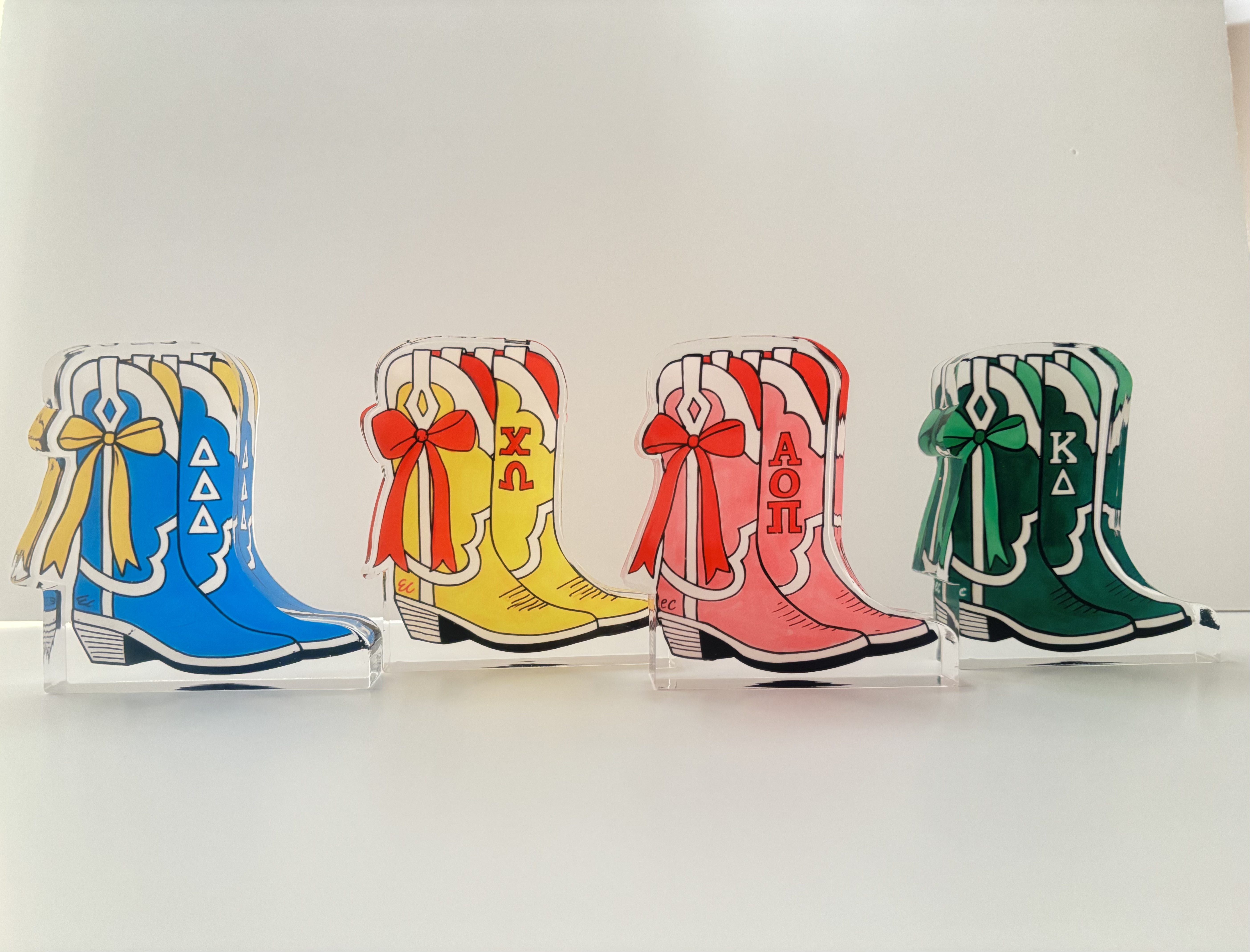 Mini acrylic tabletop shelfie featuring Emily Cobb’s original artwork. Measures approximately 3" x 4" and ½" thick. 