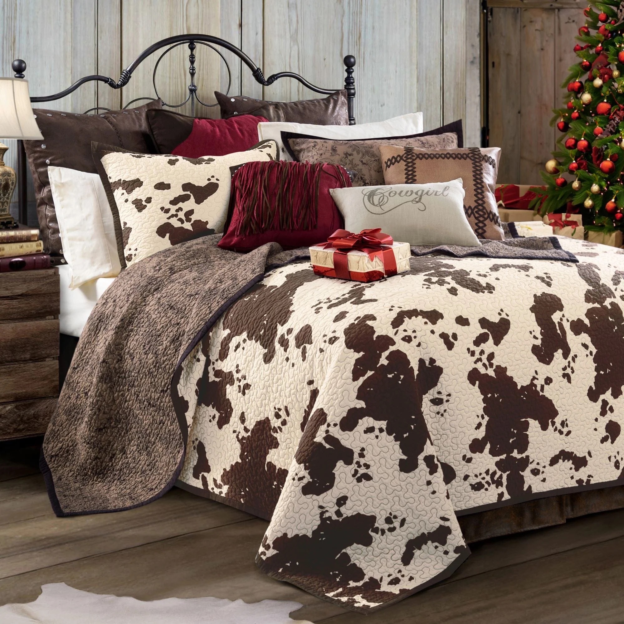 Dream of boundless pastures and rolling plains with Elsa, our fun yet chic interpretation of Western bunkhouse bedding.