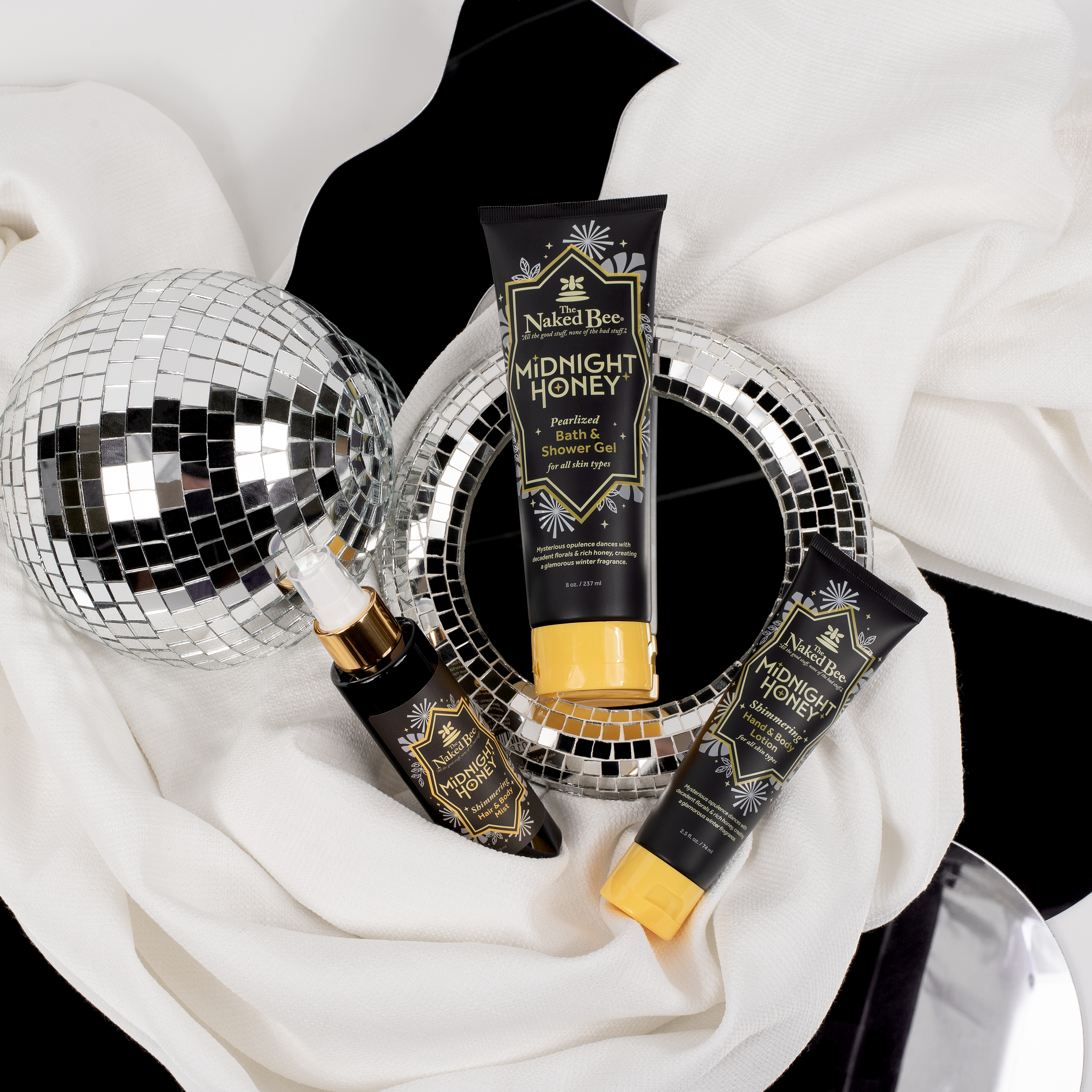 Mysterious opulence dances with decadent florals & rich honey, creating a glamorous holiday fragrance.