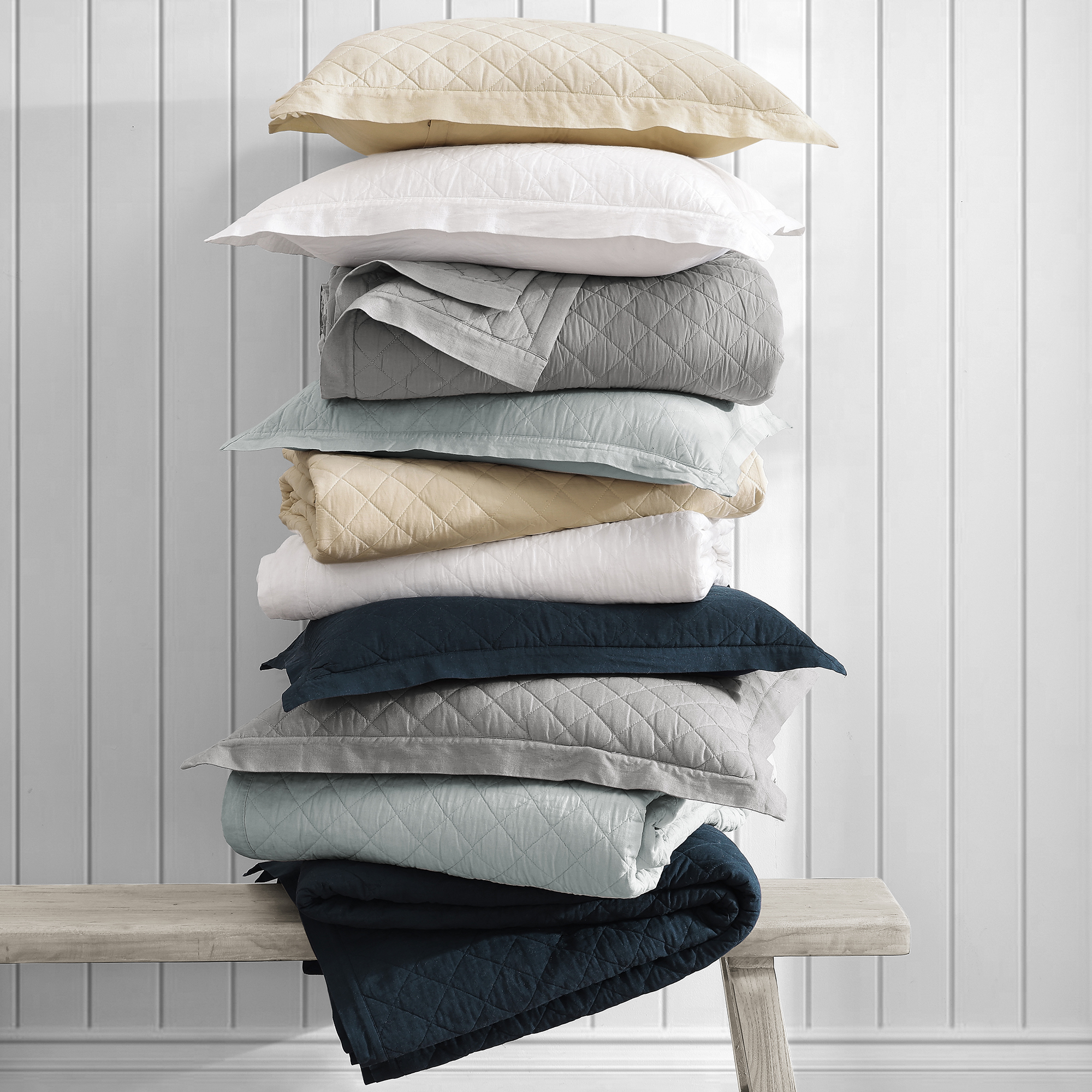 Our signature cotton-linen blend make this quilt ultra-soft, breathable, and easy to care for, while its diamond pattern adds a clean, refined finish.