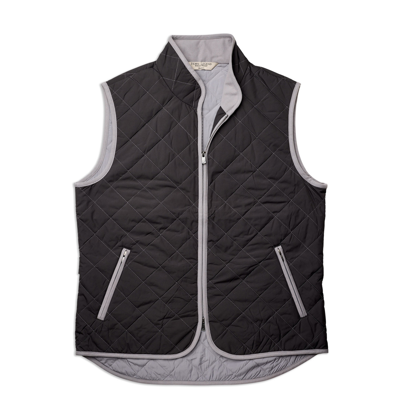 Featuring a diamond-quilted design with contrast trim, this vest delivers a refined look that works just as well at the tailgate as it does on the golf course.
