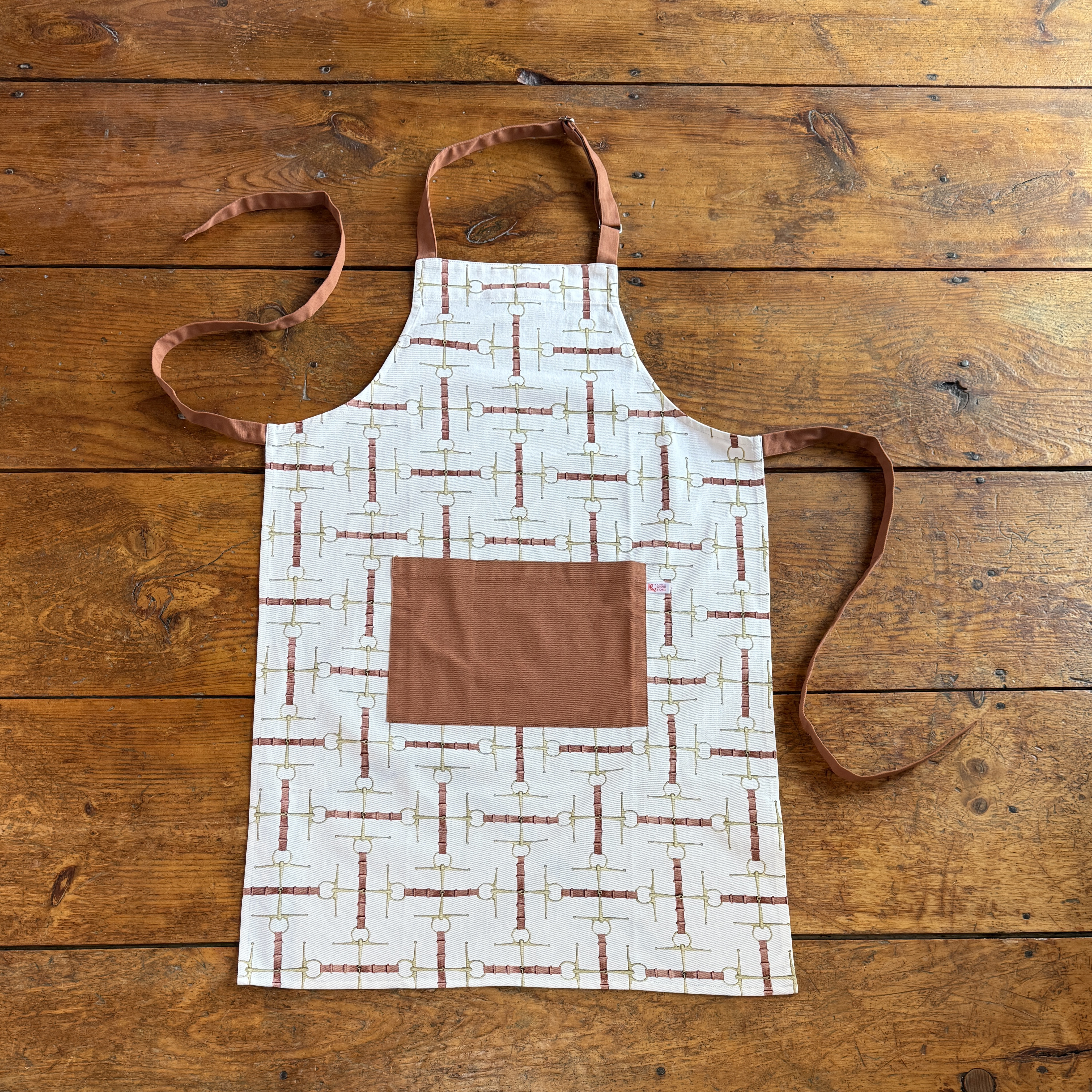 Original Hand Painted Art,  Printed on 100% Cotton Twill ,  With Adjustable Neck Strap and generous pockets. Hunt Country in White 