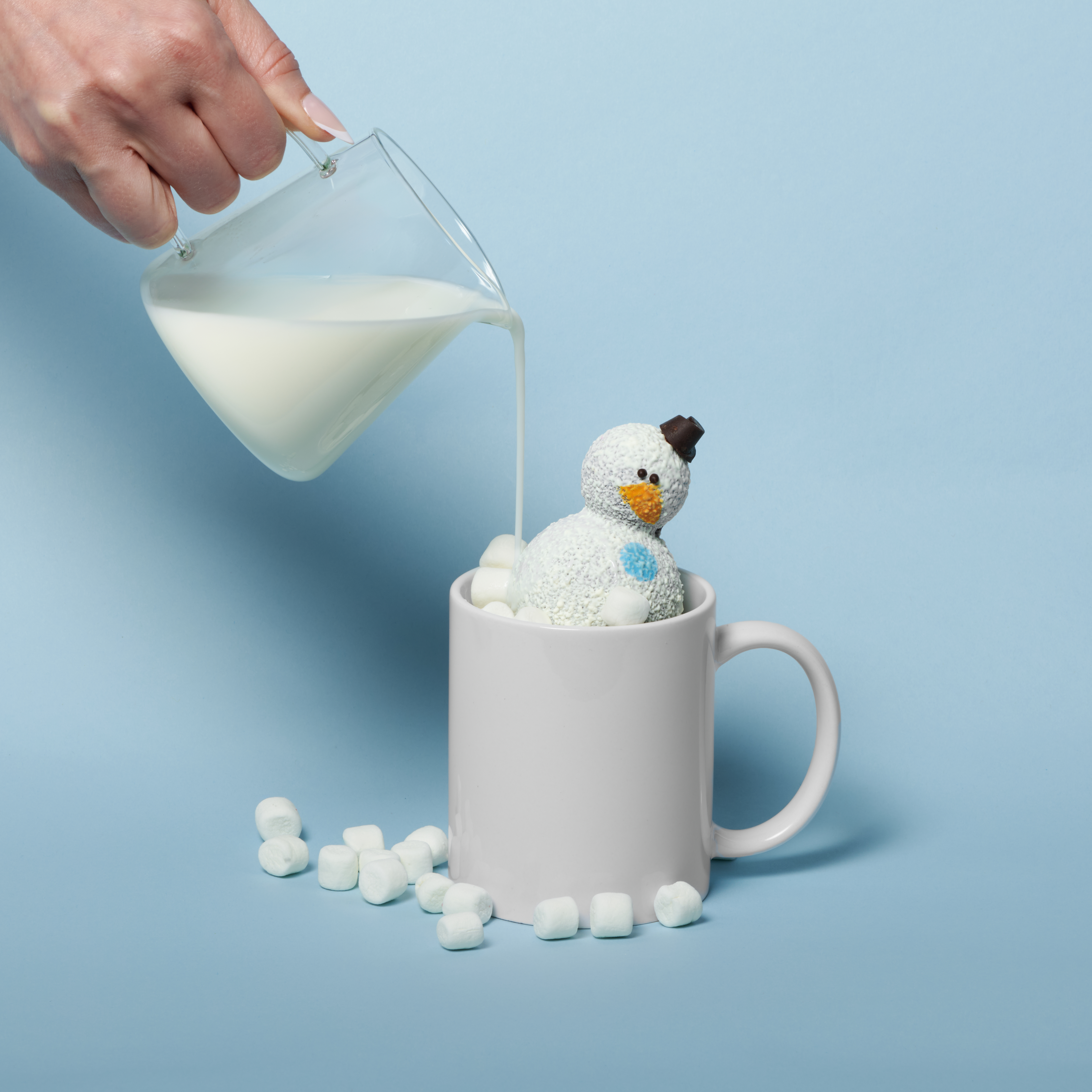 Lil’ CARL is the single-serve version of our beloved Carl the Snowman. Just heat up a mug of milk, drop him in, and watch the magic melt into rich, chocolatey goodness!