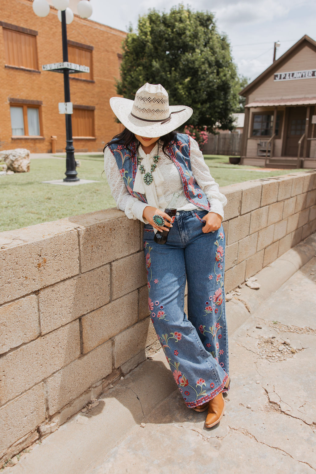 TH EMB DENIM VEST AND JEAN
